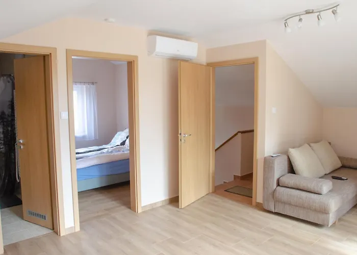 Banki Vendeghaz * Bank (Nograd)